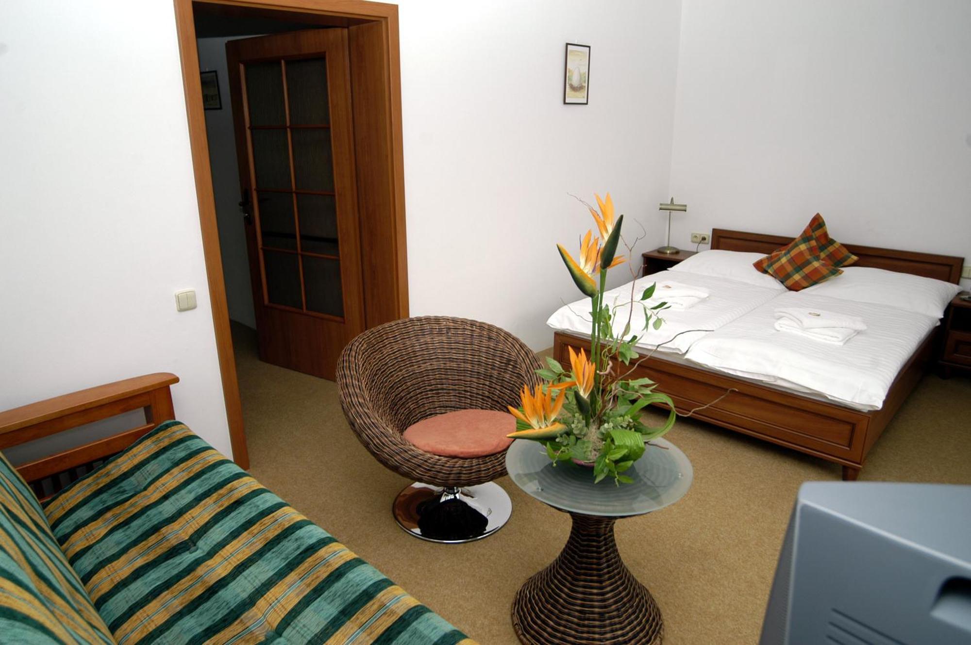 Hotel Loucky Litvinov Exterior photo